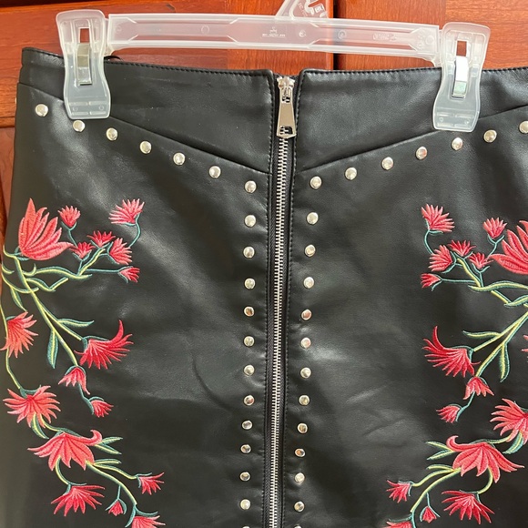 Bellivera Faux Leather Skirt - Picture 2 of 5